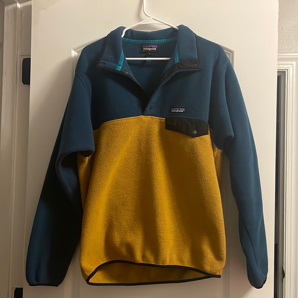 Two toned Patagonia pullover sweater